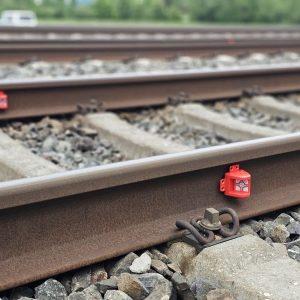 b_800_600_16777215_00_images_Anwendungsbeispiele_magnete_RS183rM-Schienensteg-1 TARGET RS183M